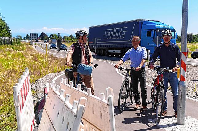 Zur Teilfreigabe der B&nbsp;31 wird diese Bedarfsampel zum Einsatz kommen. Lkws, Pkws und Fahrräder wollen dann hier gelenkt sein. Das ...