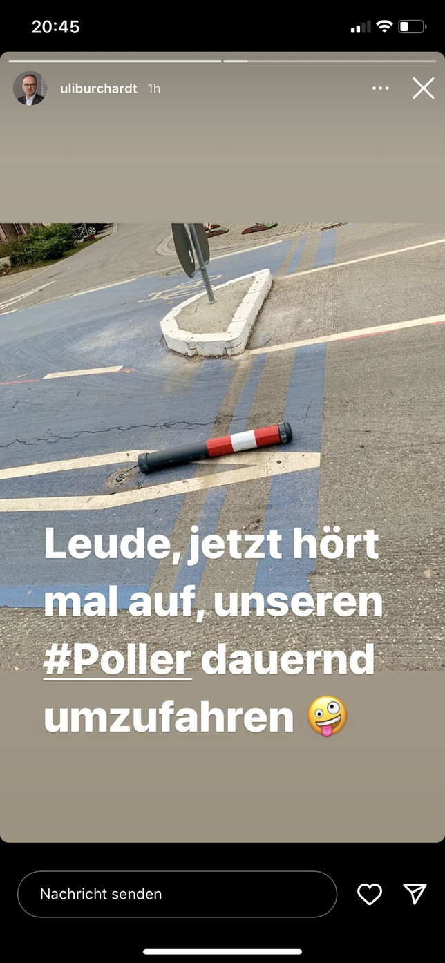 In einer Instagram-Story bittet OB Uli Burchardt darum, dass der Poller nicht mehr umgefahren werden soll.