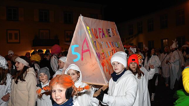Bild 25: Schmotziger Dunschtig: Ho Narro! Im Schlafgewand geht&lsquo;s durch die Altstadt
