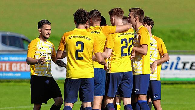 Jan Hagmann (Nummer 22) gelang das 1:0 für die SG Dettingen-Dingelsdorf. Das war denn auch der Siegtreffer gegen die SpVgg F.A.L.
