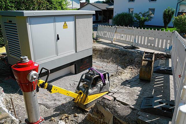 An Ort und Stelle: Eine neue Trafostation im Heckerweg in Lottstetten.