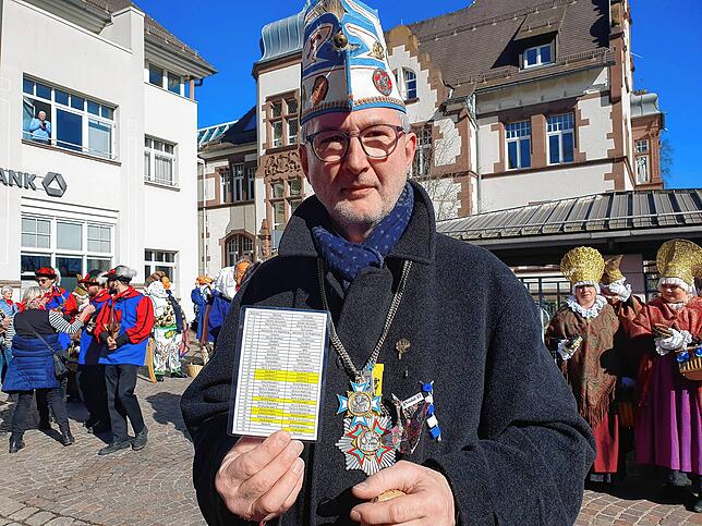 Michael Bohrer weiß immer, wer als nächstes im Umzug kommt.
