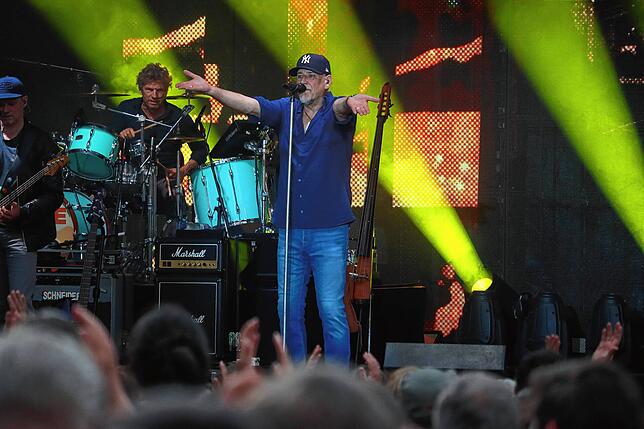 Bild 31: Fury in the Slaughterhouse rocken den Meersburger Schlossplatz
