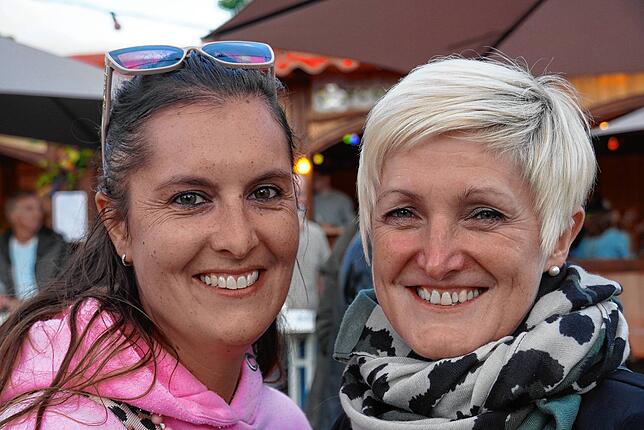 Bild 23: Gute Stimmung beim Auftakt des Weinfests in Bermatingen