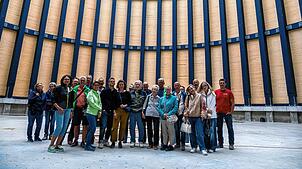 Beeindruckt: Die Besucher von „Der SÜDKURIER öffnet Türen“ im künftigen Ausstellungsraum des Asisi-Panoramas in Konstanz. Er hat 34 ...