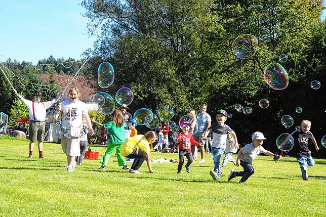 Bild 21: Dorffest in Zoznegg: So feiert die Gemeinde Mühlingen ihr 50-jähriges Jubiläum in der Weiherbachhalle