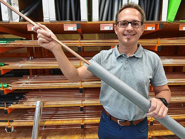 Wasserrohre sollten gedämmt werden, empfiehlt Energie-Experte Tobias Bacher. Außer Energieersparnis gibt es noch einen wichtigen, ...