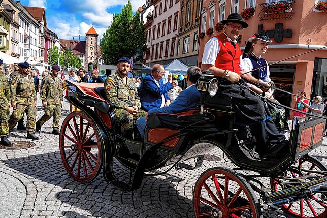 Bild 17: Die schönsten Impressionen von der Jubilumsparade der Pioniere durch die Innenstadt