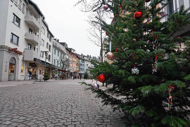 Zum Run auf die Geschäfte kommt es am Montagnachmittag zumindest in der Friedrichshafener Altstadt nicht – trotz Preisnachlässen.