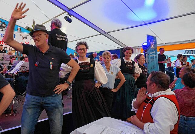 Bild 4: Chilbi: Stimmung pur im Festzelt beim Wunschkonzert
