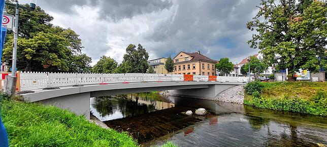 Bald wieder freie Fahrt: Nach umfassender Sanierung und Instandsetzungsarbeiten kann die Irmabrücke ab Donnerstag, 3. August, wieder ...