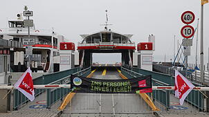 (Archivbild von 2024) Am 11. März soll die Fähre Konstanz-Meersburg erneut stillstehen. Die Verdi-Mitglieder sind dazu aufgerufen, ihre ...