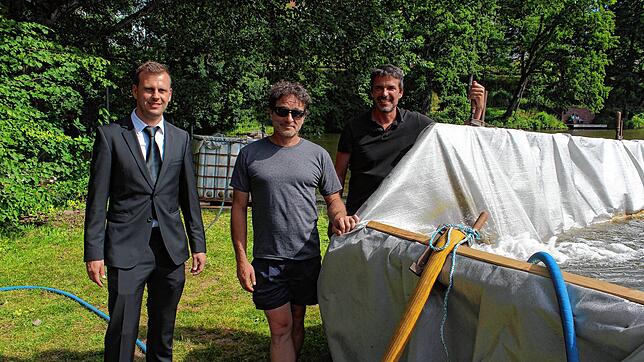 Giovanni Costantino, Leiter Zentrale Dienste und Steuerung, Schwimmmeister Sven Konopke und Bauhofleiter Hanspeter Boye an der ...