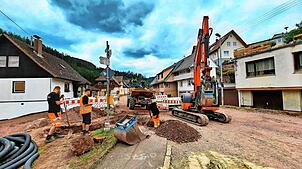 Die Bauarbeiten am ersten Sanierungsabschnitt der Ortsdurchfahrt Hammereisenbach schreiten voran. Störend sind immer wieder Autofahrer, ...