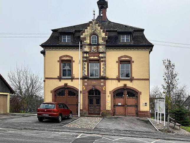 Einer der kleineren Posten: Für das Rathaus Döggingen sind 2025 Erhaltungs- und Sanierungsaufträge in Höhe von 50.000 Euro vorgesehen.