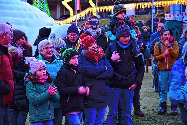 Bild 10: Dritter Tag des Triberger Weihnachtszaubers: Trommelwirbel und jede Menge Akrobatik
