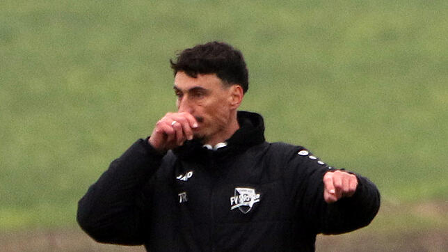 Torsten Ruddies, Trainer des FV Walbertsweiler-Rengetsweiler, muss sich und seinem Team eine deutliche 2:6-Niederlage eingestehen.