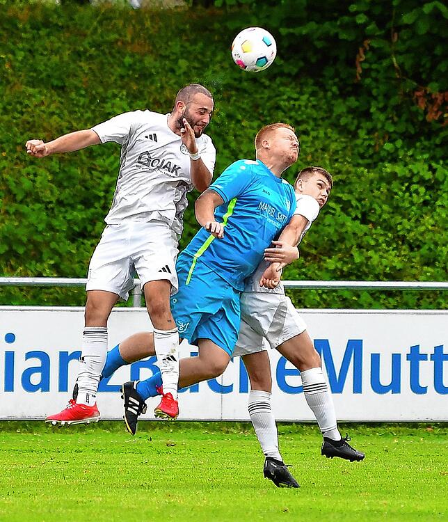 Joker: Beim 3:3 des SV Buch beim SV Blau-Weiß Murg feierte Florian Amann (Mitte) ein unverhofftes Comeback in der Bezirksliga.