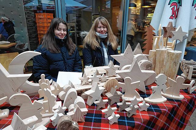 Bild 14: Groß und Klein trotzen beim Weihnachtsmarkt Rickenbach dem Schmuddelwetter