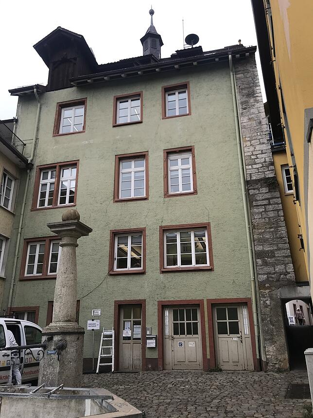 Mit Aufzug: Einige Tiengener bevorzugen einen Fahrstuhl am Hintereingang des Tiengener Rathauses.