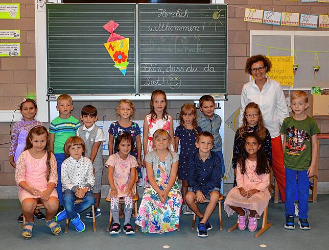 16 Jungen und Mädchen wurden in die Grundschule Eggingen eingeschult. Klassenlehrerin ist Petra Reif-Hafner.