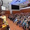 Oberbürgermeister Bernd Häusler gibt anlässlich des Festaktes in der Stadthalle Singen Einblicke zu 125 Jahre Stadtentwicklung.
