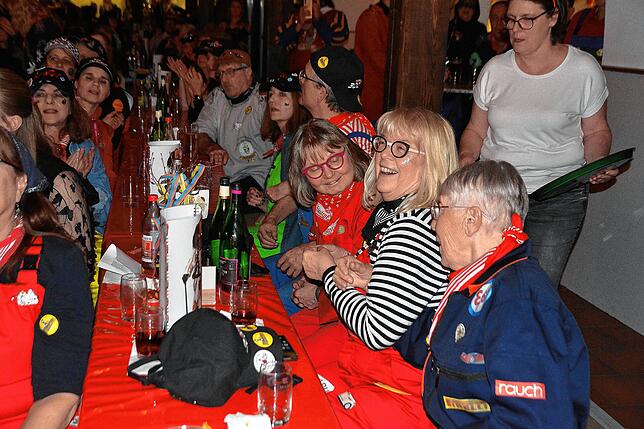 Bild 30: Beste Laune beim Narrenzunftball in Bad Dürrheim