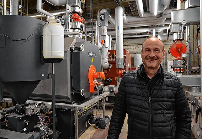 Im Bildungszentrum wird Gas als Energielieferant nur noch für Spitzenlasten verwendet, für den regulären Bedarf gibt es ein ...