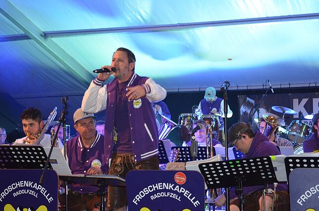 Bild 26: Das war die Partynacht der Narrentage mit der Froschenkapelle in Bildern