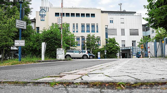 Das Radolfzeller Krankenhaus hat Ende Juni für immer seine Türen geschlossen. Jetzt geht es darum, wie es mit dem Gebäude und der ...
