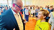 Jonathan Brenner im Gespräch mit Marc Schweiker, Abteilungsleiter im Staatsministerium.