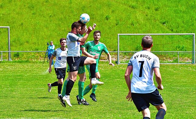 Bild 8: SV Buch besiegt SV Waldhaus im Derby mit 4:0 – und wir haben Fotos!