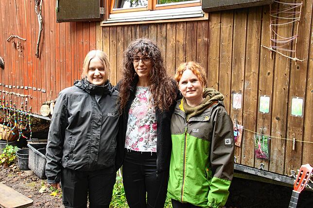 Auch das Erzieherteam, hier: die Auszubildende Nele Stanco, Wawaki-Leiterin Marinella Stockinger und Anna Kratzer (v.l.), freut sich auf ...