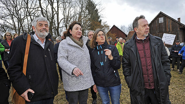Im März 2018 kam der Petitionsausschuss des Stuttgarter Landtags vor Ort, hier in Riedöschingen. Der Petitionsausschuss gab der Petition ...