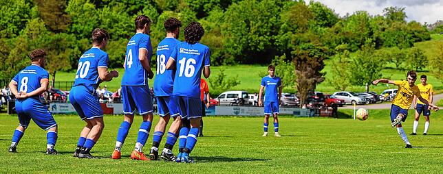 Bild 22: 6:0-Sieg im Spitzenspiel! A-Jugend der SG Dettingen-Dingelsdorf erobert Bezirksliga-Spitzenposition