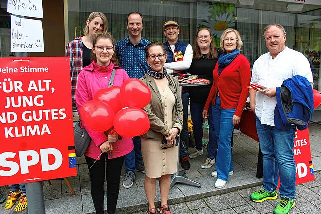 Wahlkampf vor dem Schuhgeschäft: In den Wochen vor der Kommunalwahl war der Stand der SPD immer wieder an Samstagen vor dem Laden von ...