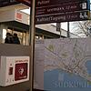 Der Defibrillator am Bahnhof wurde gestiftet von der Bürgerstiftung Radolfzell. Sorgen macht den Stiftungsräten Vandalismus an den Geräten.