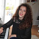 Michelle Sitko (24) aus Wutöschingen ist ledig. Die Gesangsstudentin an der Musikhochschule Karlsruhe ist Dirigentin eines Musikvereins ...