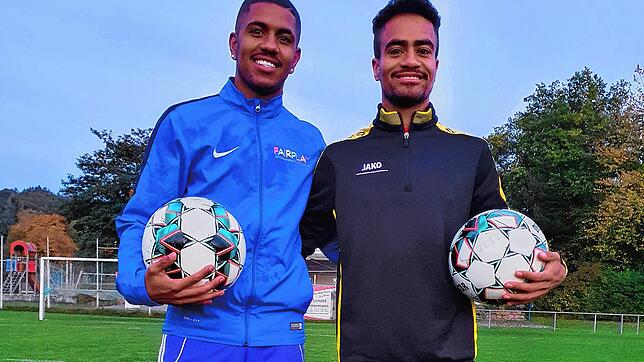 Eneias (links) und Enoque Buchegger, zwei Fußballer mit brasilianischen Wurzeln beim FC Steißlingen.