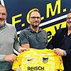 Mario Slawig (Mitte) wird in der kommenden Saison den FC Mengen trainieren.