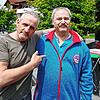 Beweisfoto vom Dreh: Komparse Stefan Ehinger (rechts) aus Iznang mit Tim Wilde, einem der Hauptdarsteller der Vorabendserie &bdquo;WaPo ...