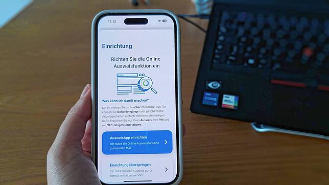 Für manche Online-Anträge ist ein digitaler Nachweis der eigenen Identität nötig – zum Beispiel mit der Online-Ausweisfunktion des ...