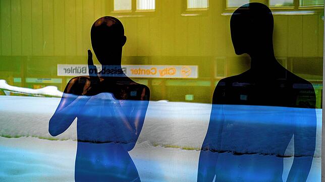 Trauriger Anblick: Die Schaufensterpuppen. Bilder: Hans-Jürgen Götz