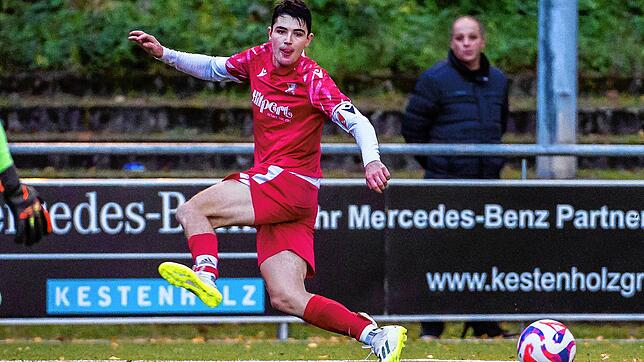 Licht und Schatten: Julian Emmerich erzielte mit seinem 19. Saisontreffer den 1:1-Endstand für die SG Weilheim/Gurtweil beim FC Weizen. ...