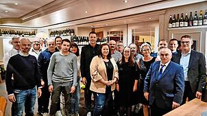 Die geehrten und verabschiedeten Mitarbeiter (von links): Gerd Fener, Christian Armbruster, Reinhold Läufer, Christian Burger, Philipp ...