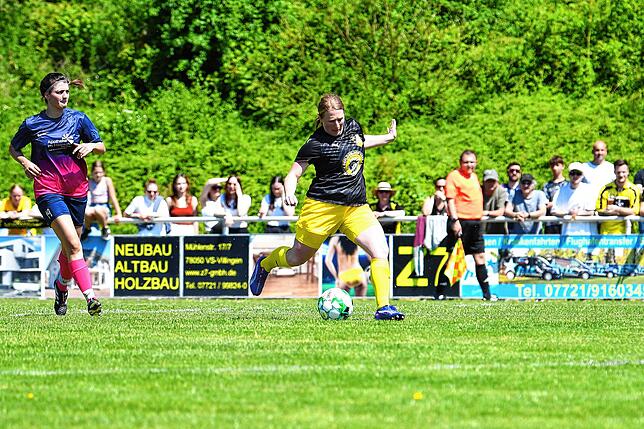 Bild 9: Die Damen des FC Wolterdingen holen den Bezirkspokal. Die Bildergalerie vom Finale gibt es hier.