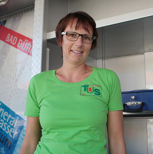 Christine Bekc aus Bräunlingen. Sie ist die gute Fee am Getränkestand, und hatte gerade die beiden tagen bei den sommerlichen ...