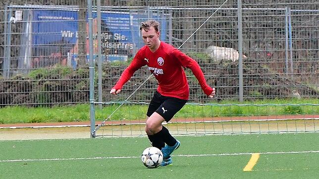 Siegesserie beendet: Nick Schupp traf zwar zur Führung für den FC Hochrhein, doch am Ende setzte es beim TuS Efringen-Kirchen eine ...
