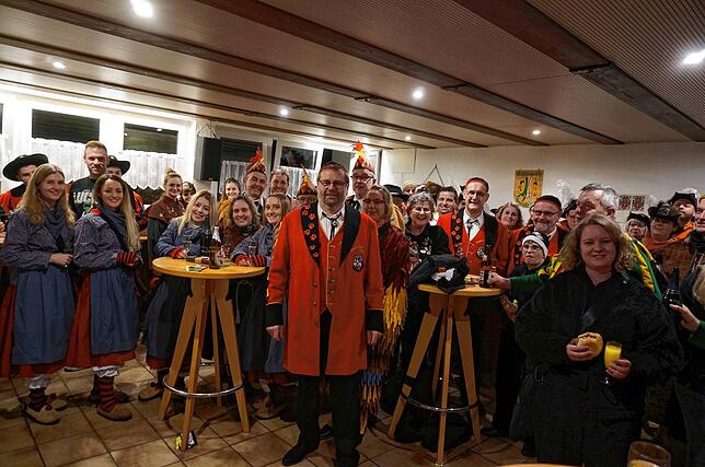 Blick auf das Partygeschehen im Vereinsheim der Stampf-Geischter in der Nöggenschwieler Grundschule.