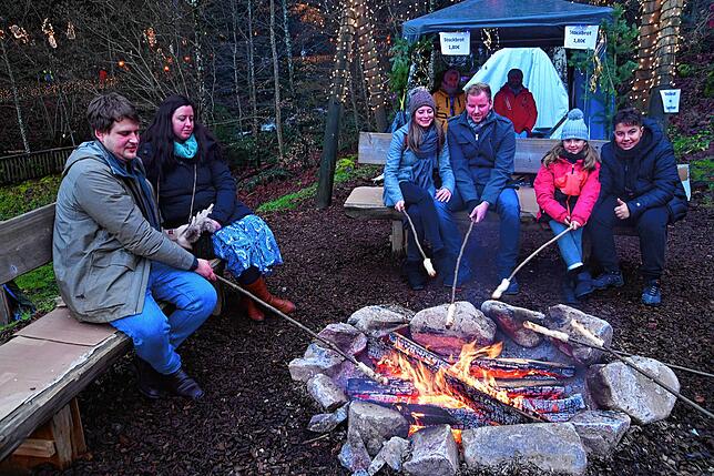 Bild 29: Jetzt ist die Weihnachtszauberei voll im Gang: Bilder vom besucherstärksten Tag in Triberg